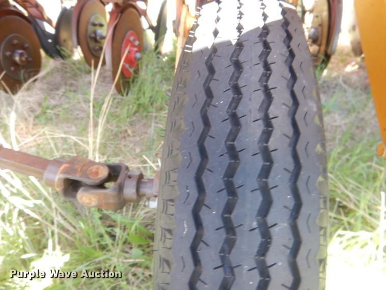 image for item FI9081 HayBuster 107  twin row grain drill