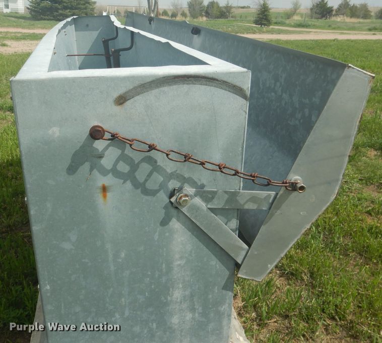 image for item FI9092 Hog feeder