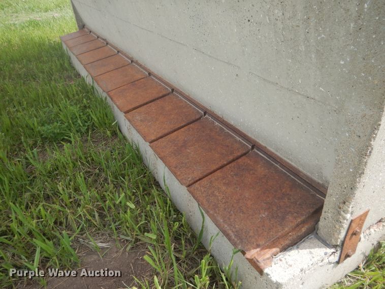 image for item FI9092 Hog feeder