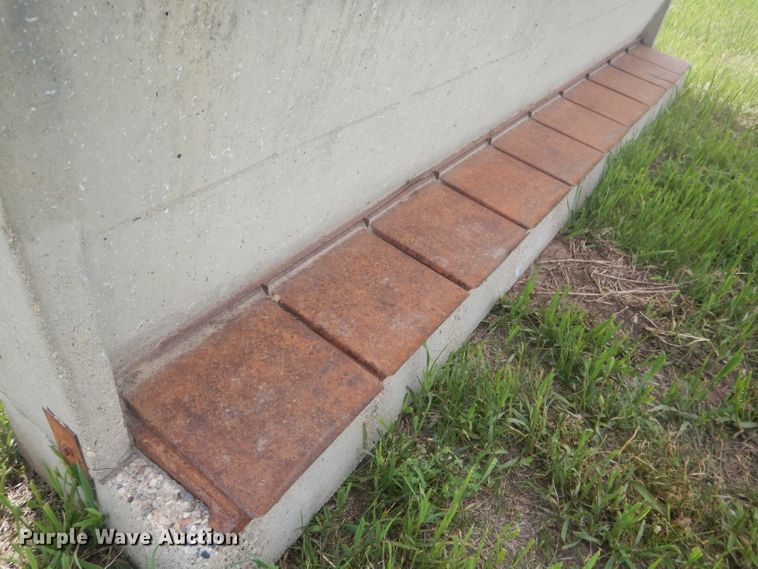 image for item FI9092 Hog feeder