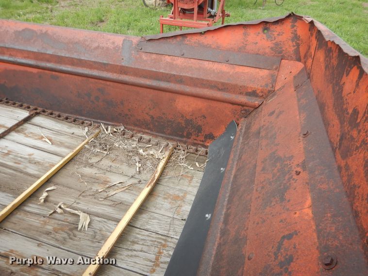 image for item FI9094 New Holland 213  manure spreader