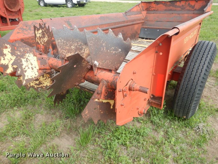image for item FI9094 New Holland 213  manure spreader