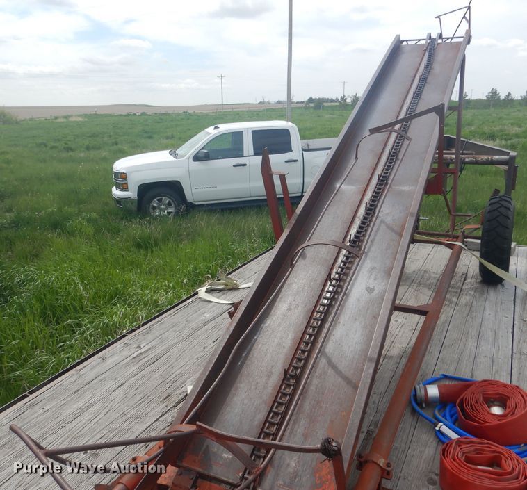 image for item FI9095 Hay bale elevator