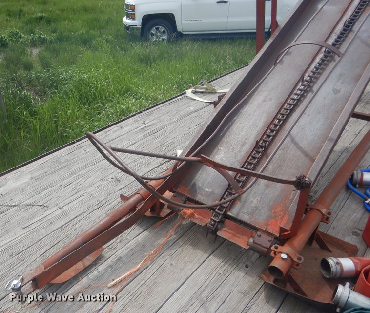 image for item FI9095 Hay bale elevator