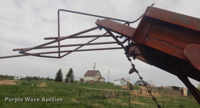 image for item FI9095 Hay bale elevator