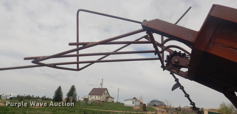 image for item FI9095 Hay bale elevator