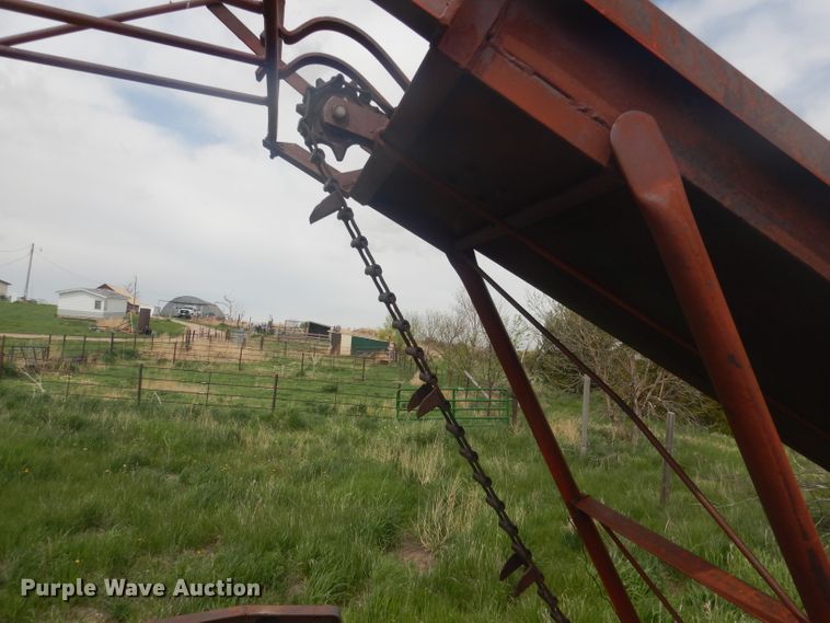 image for item FI9095 Hay bale elevator