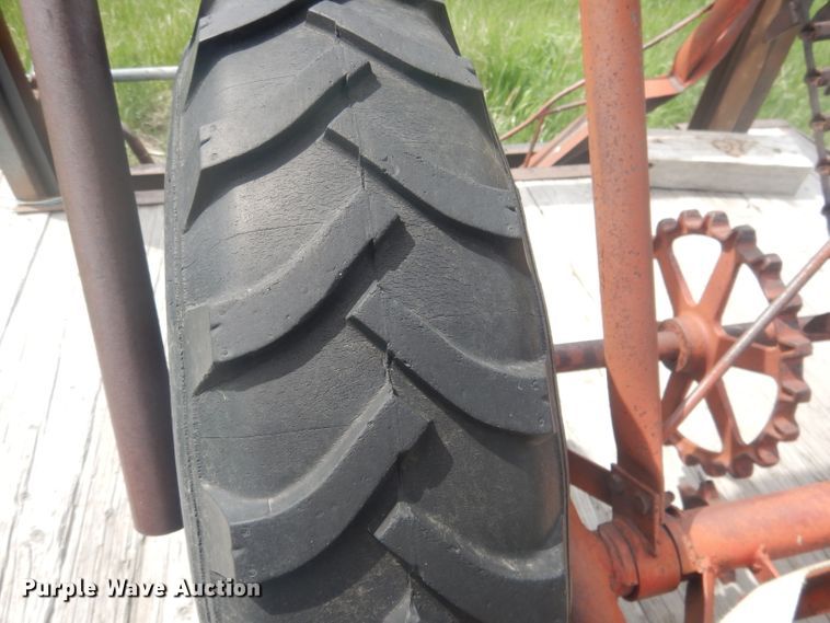 image for item FI9095 Hay bale elevator