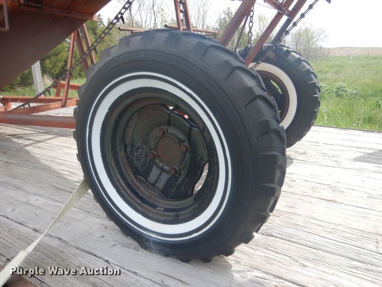 image for item FI9095 Hay bale elevator