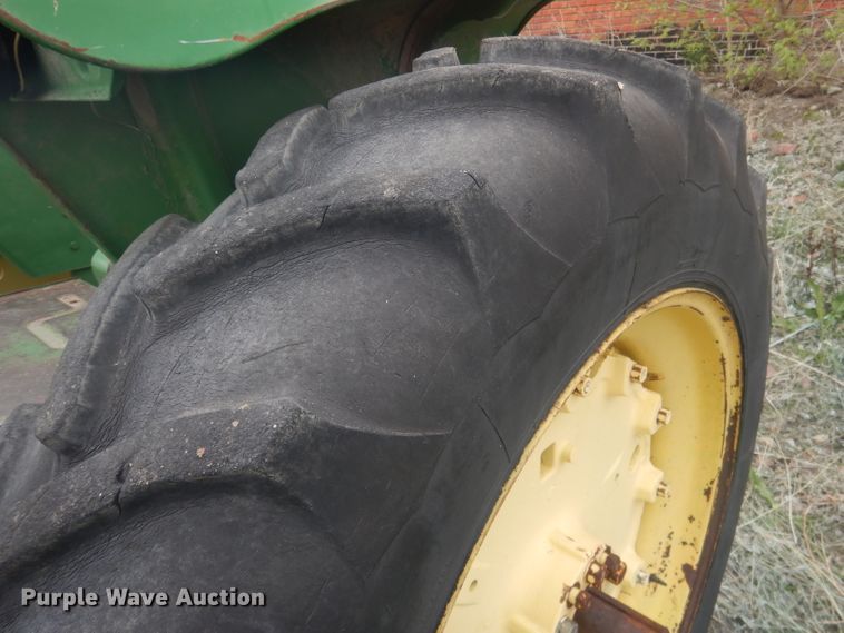 image for item FI9097 John Deere 4010  tractor