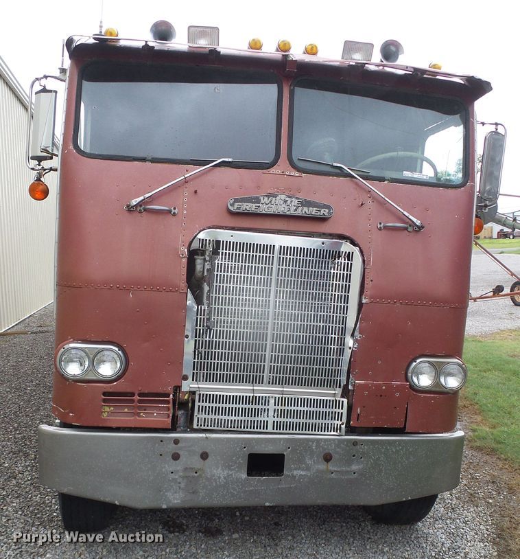 image for item GR9449 1975 White 8664T  grain truck