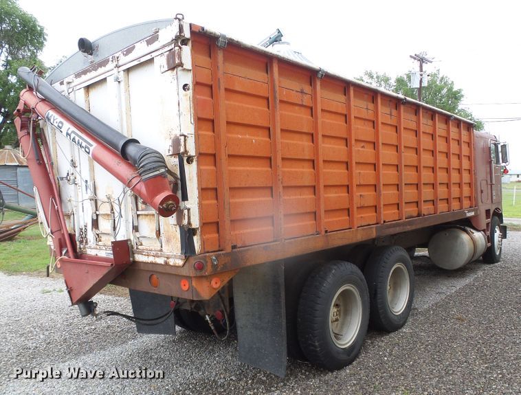 image for item GR9449 1975 White 8664T  grain truck