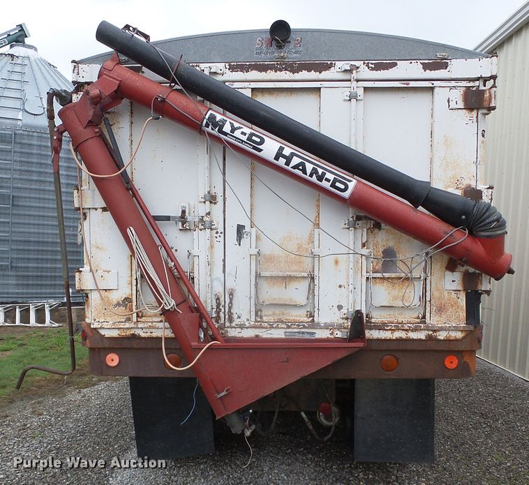 image for item GR9449 1975 White 8664T  grain truck