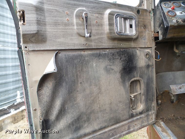 image for item GR9449 1975 White 8664T  grain truck