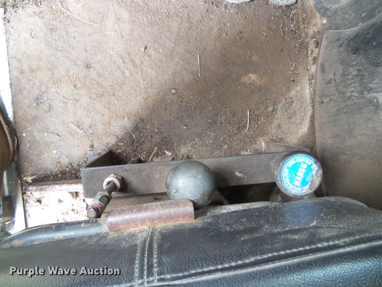 image for item GR9449 1975 White 8664T  grain truck