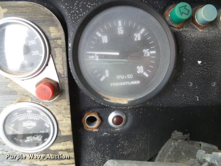 image for item GR9449 1975 White 8664T  grain truck