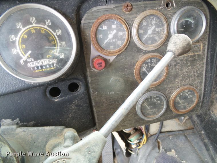 image for item GR9449 1975 White 8664T  grain truck