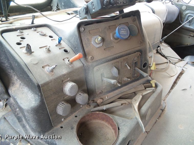 image for item GR9449 1975 White 8664T  grain truck