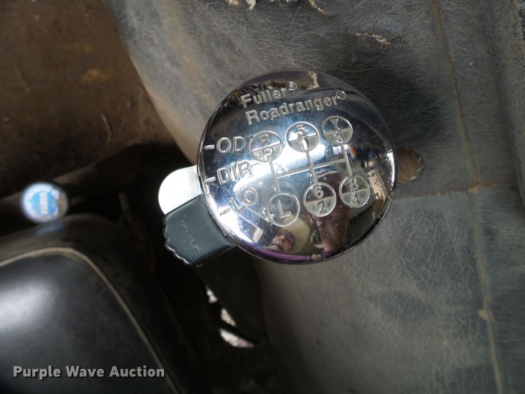 image for item GR9449 1975 White 8664T  grain truck