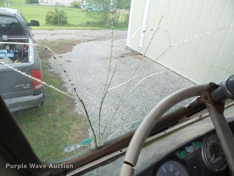 image for item GR9449 1975 White 8664T  grain truck