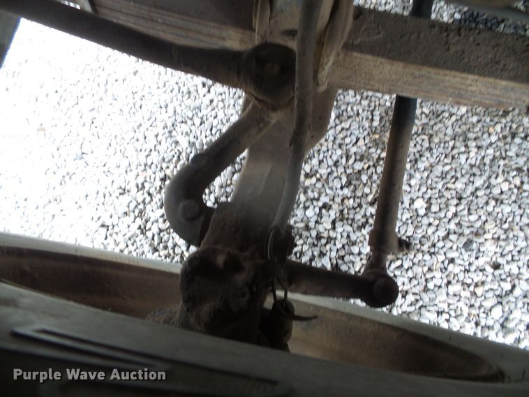 image for item GR9449 1975 White 8664T  grain truck