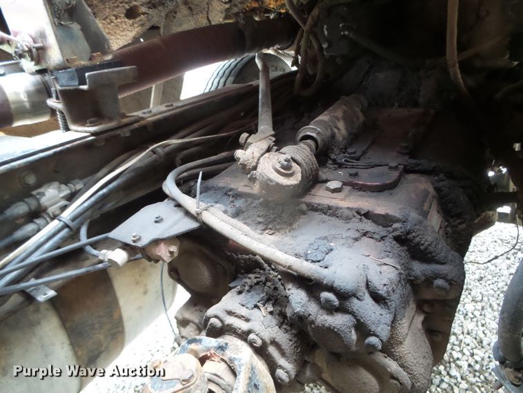 image for item GR9449 1975 White 8664T  grain truck