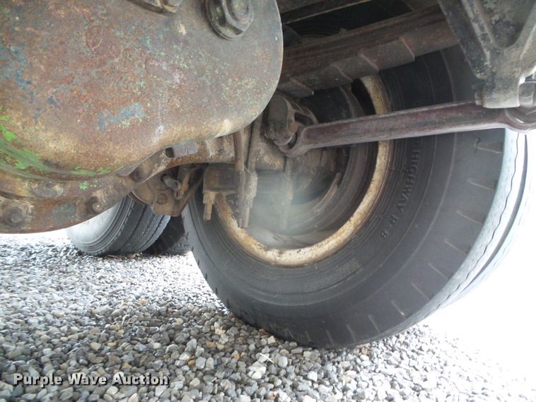 image for item GR9449 1975 White 8664T  grain truck