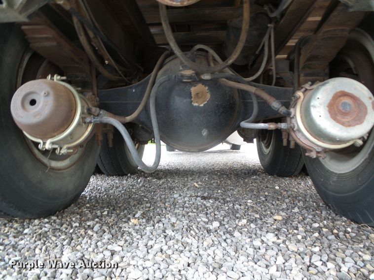 image for item GR9449 1975 White 8664T  grain truck