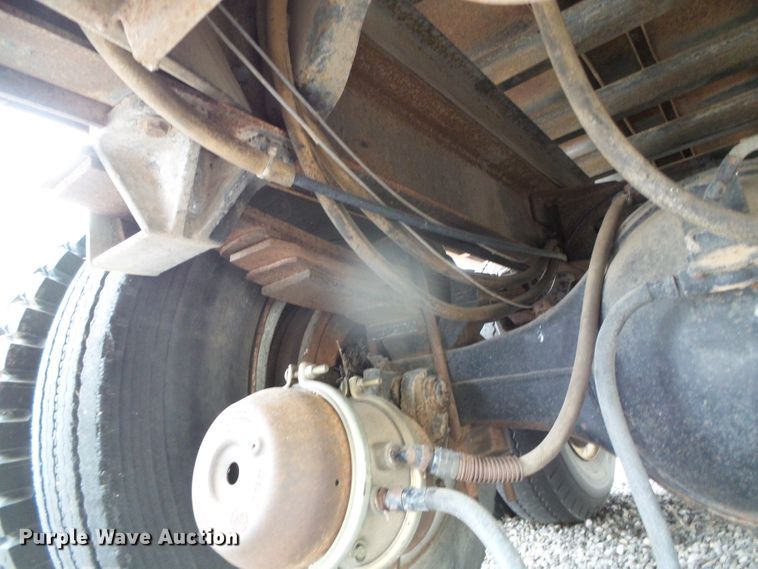 image for item GR9449 1975 White 8664T  grain truck