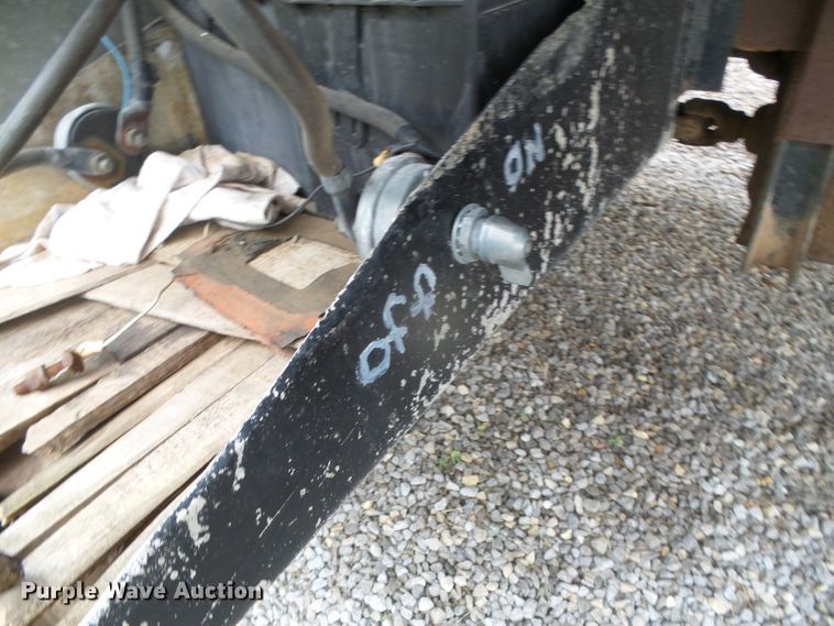 image for item GR9449 1975 White 8664T  grain truck