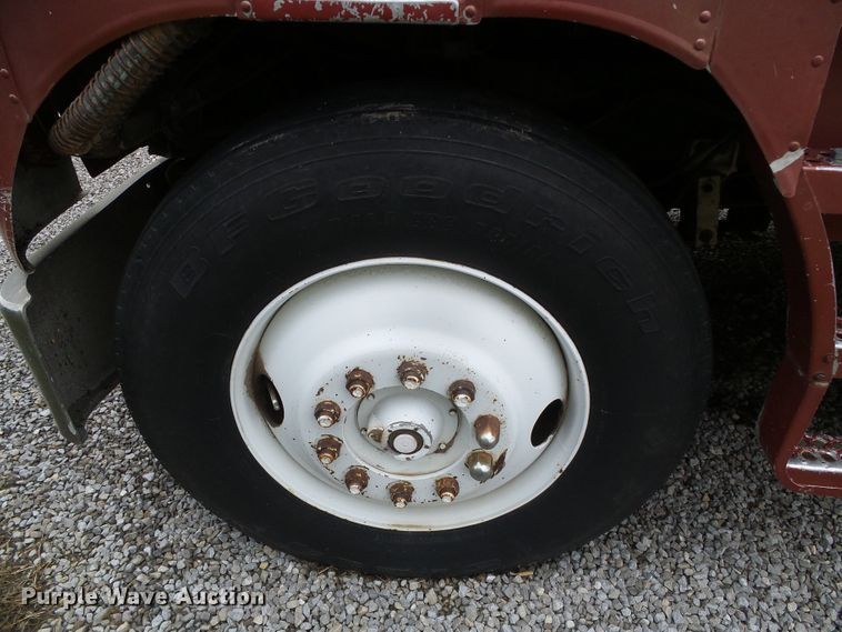 image for item GR9449 1975 White 8664T  grain truck