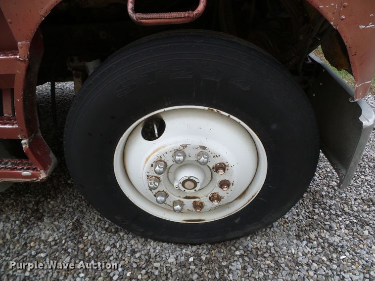 image for item GR9449 1975 White 8664T  grain truck