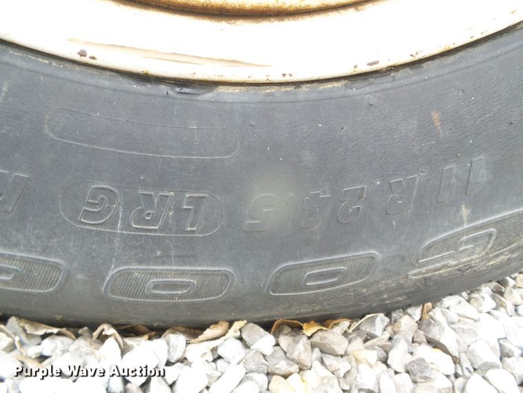 image for item GR9449 1975 White 8664T  grain truck