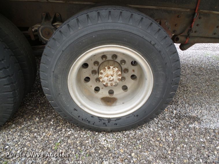 image for item GR9449 1975 White 8664T  grain truck