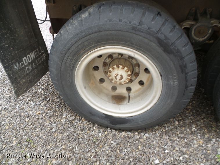 image for item GR9449 1975 White 8664T  grain truck