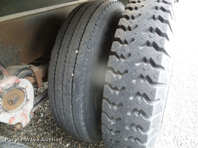 image for item GR9449 1975 White 8664T  grain truck