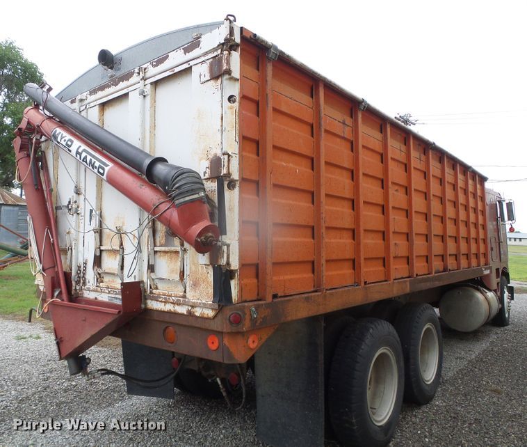 image for item GR9449 1975 White 8664T  grain truck