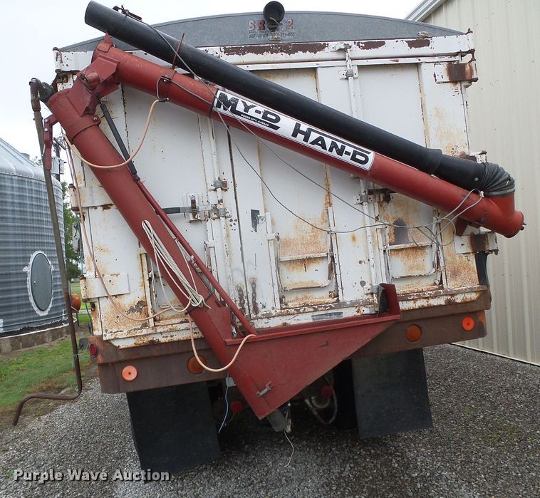 image for item GR9449 1975 White 8664T  grain truck