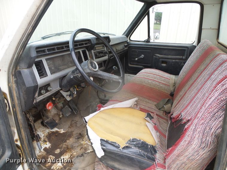 image for item GR9450 1981 Ford  water truck