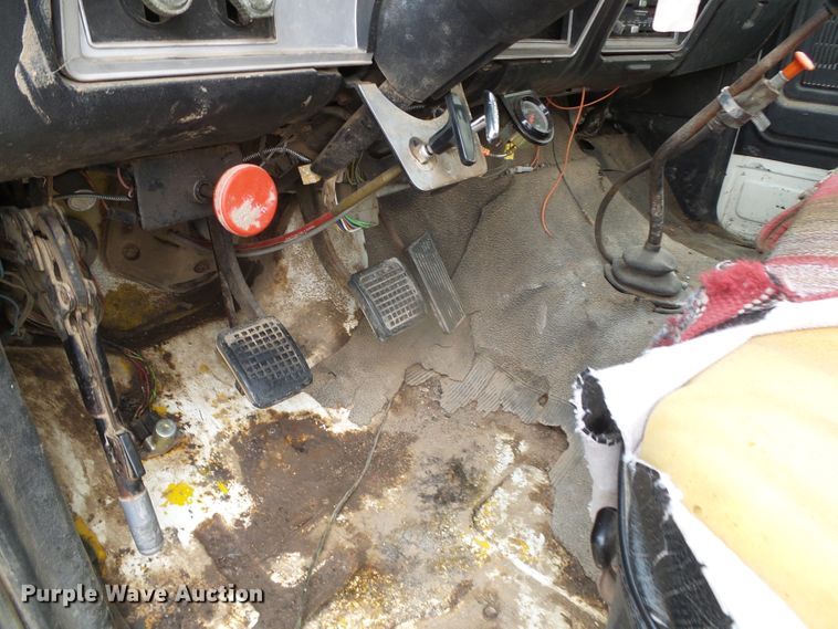 image for item GR9450 1981 Ford  water truck