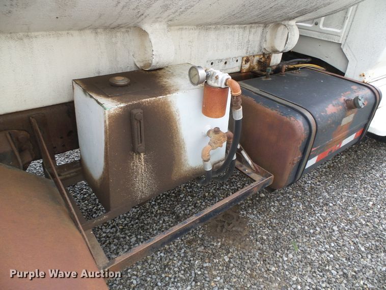 image for item GR9450 1981 Ford  water truck