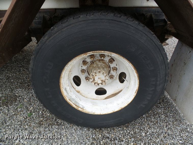 image for item GR9450 1981 Ford  water truck