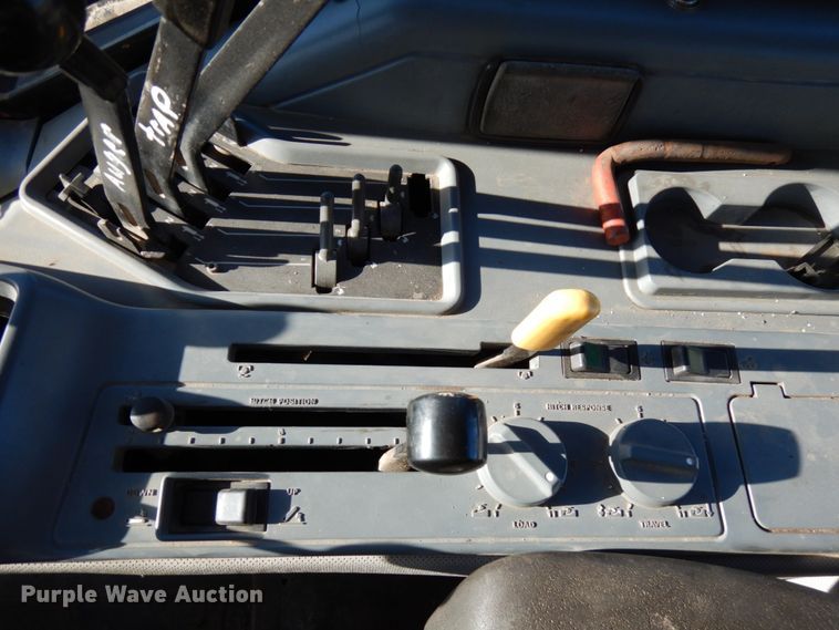 image for item HD9244 1988 Case IH 7120  MFWD tractor