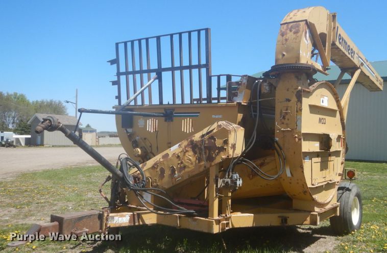 image for item HE9704 2004 Vermeer Top Gun   straw blower