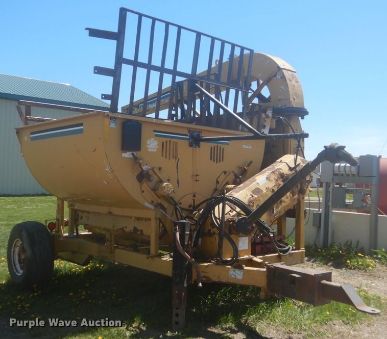 image for item HE9704 2004 Vermeer Top Gun   straw blower