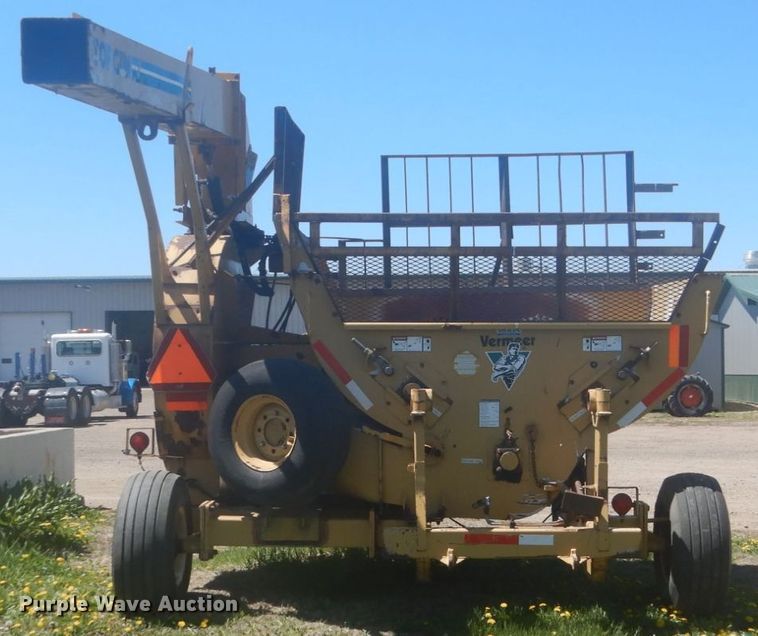 image for item HE9704 2004 Vermeer Top Gun   straw blower