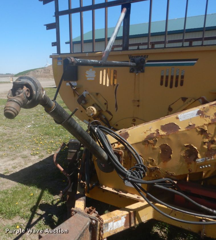 image for item HE9704 2004 Vermeer Top Gun   straw blower