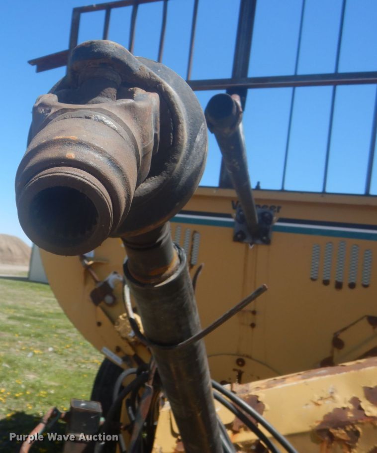 image for item HE9704 2004 Vermeer Top Gun   straw blower