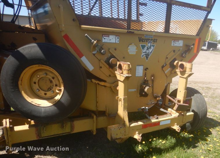 image for item HE9704 2004 Vermeer Top Gun   straw blower