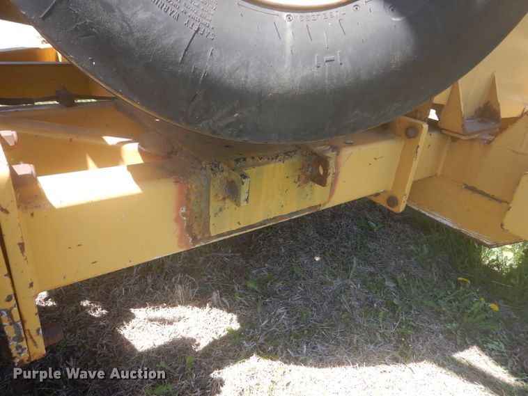 image for item HE9704 2004 Vermeer Top Gun   straw blower